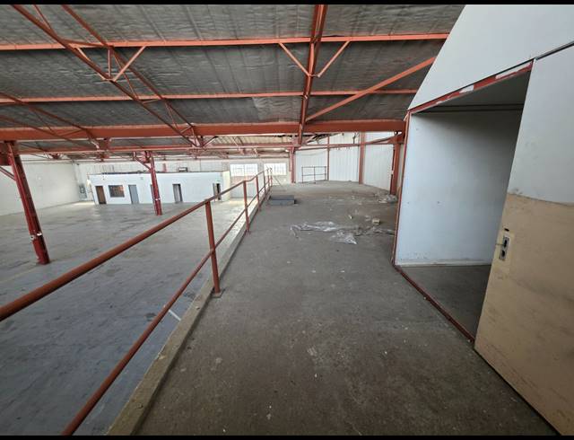 1,266M² WAREHOUSE TO LET IN REUVEN